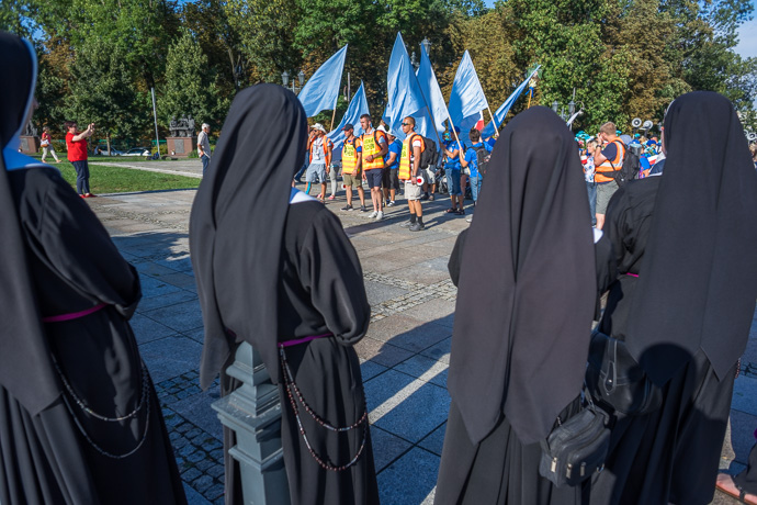 Celebration of Maria ascension in Jasna Góra, Poland 2018. Nuns watch the pilgrims' arrival. Image: Michel Meijer