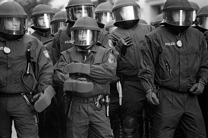 A tense police unit keeps monitoring the demonstration. Image: Michel Meijer