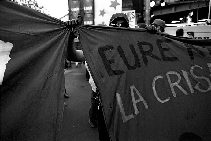 A demonstrator holds up a banner. Image: Michel Meijer