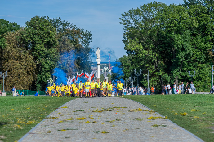 Celebration of Maria ascension in Jasna Góra, Poland 2018. A group of pilgrims approaches the Jasna Góra monastery. Image: Michel Meijer