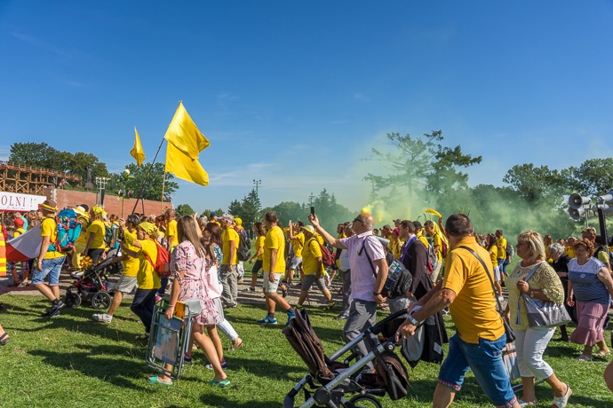 Celebration of Maria ascension in Jasna Góra, Poland 2018. A group of pilgrims walks towards the Jasna Góra monastery. Image: Michel Meijer
