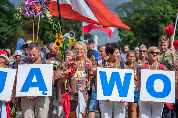 Celebration of Maria ascension in Jasna Góra, Poland 2018. A group of pilgrims arrives at the pilgrimage site of Jasna Góra. Image: Michel Meijer