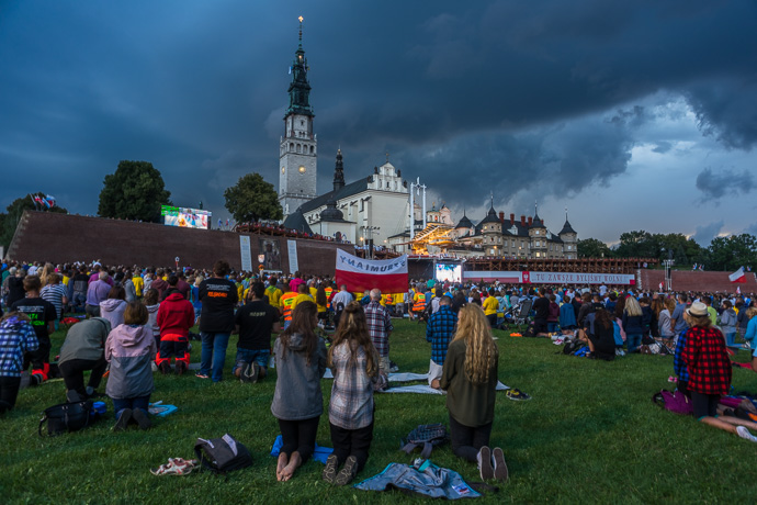 Celebration of Maria ascension in Jasna Góra, Poland 2018. A church service on the field in front of the pilgrimage site Jasna Góra. Image: Michel Meijer