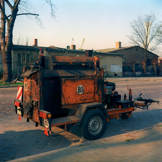 A trailer for road construction on a Berlin street. Image: Michel Meijer