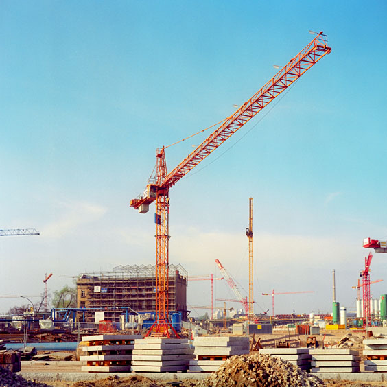 Construction cranes on a building site in Berlin. Image: Michel Meijer