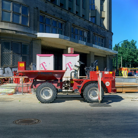 A skiploader in a street in Berlin. Image: Michel Meijer