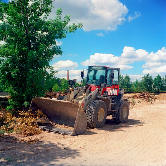 A red bulldozer on a construction site in a street in Berlin. Image: Michel Meijer