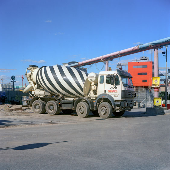 A truck mixer in a street in Berlin. Image: Michel Meijer
