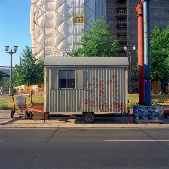 A construction site hut on a street in Berlin. Image: Michel Meijer