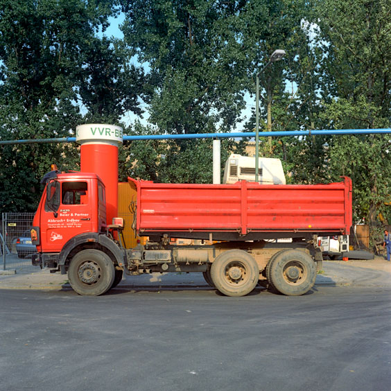 A red sand lorry in a street in Berlin. Image: Michel Meijer