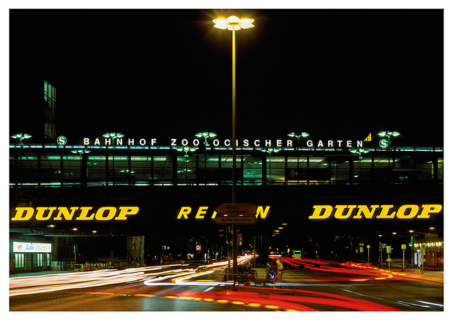 Bahnhof Zoologischer Garten Bahnhof Zoologischer Garten bei Nacht in Berlin - Tiergarten. Foto: Radek Dabrowski & Michel Meijer.