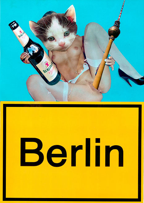 Berlin Eine Frau mit einem Katzenkopf. Collage: Tim Roeloffs.
