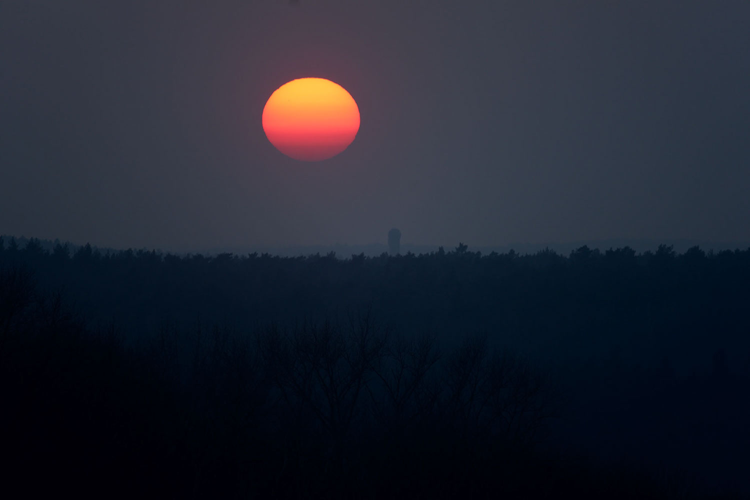 Frankfurter Allee at dusk in Berlin, Germany 2019 - image: Michel Meijer